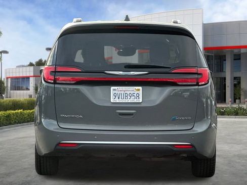 Used 2021 Chrysler Pacifica Touring-L image 5