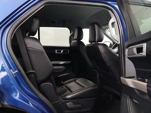Used 2023 Ford Explorer XLT w/ Equipment Group 202A AWD/4WD image 18