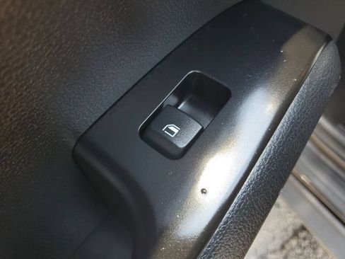 Used 2023 Kia Soul LX w/ LX Technology Package FWD image 14