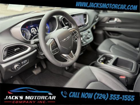 Used 2026 Chrysler Pacifica Select FWD image 18