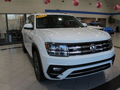 Used 2019 Volkswagen Atlas SEL R-Line image 3