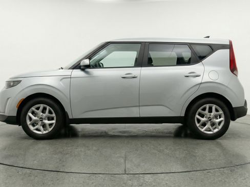 Used 2025 Kia Soul LX w/ LX Technology Package image 5