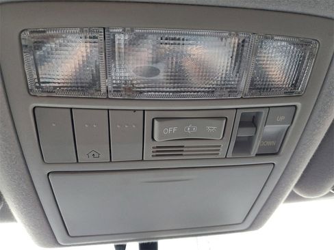 Used 2013 Toyota Venza LE image 28