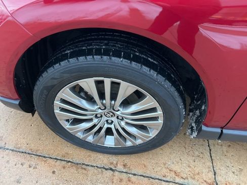 Used 2021 Toyota Venza XLE w/ Softex Package image 34