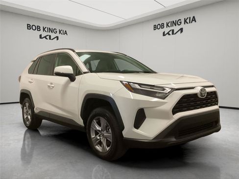 Used 2025 Toyota RAV4 LE AWD/4WD image 7