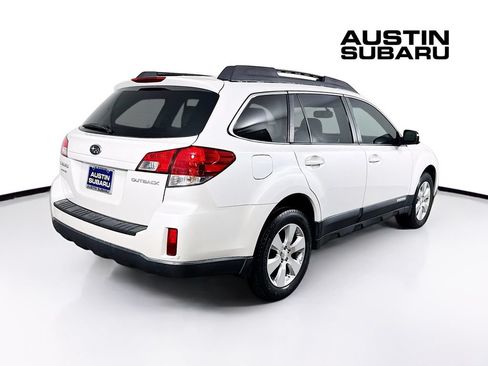 Used 2010 Subaru Outback 2.5i Limited AWD/4WD image 7