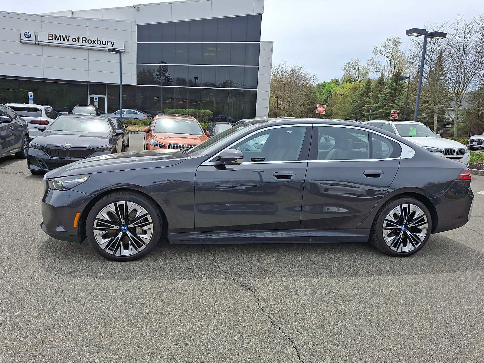 Used 2025 BMW i5 xDrive40 w/ Premium Package AWD/4WD image 4