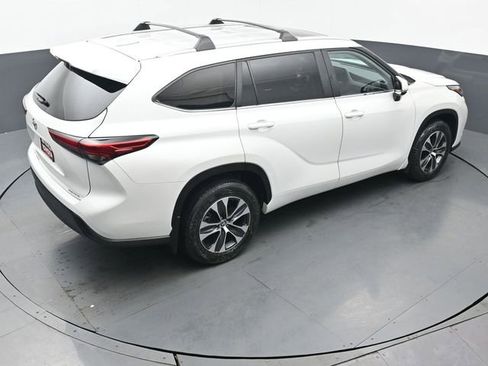 Certified 2023 Toyota Highlander XLE image 51