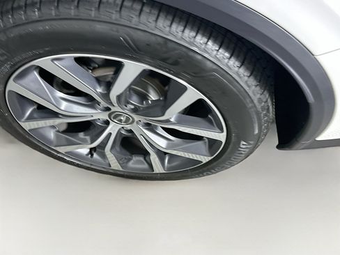 Used 2023 Acura MDX SH-AWD w/ Technology Package image 11