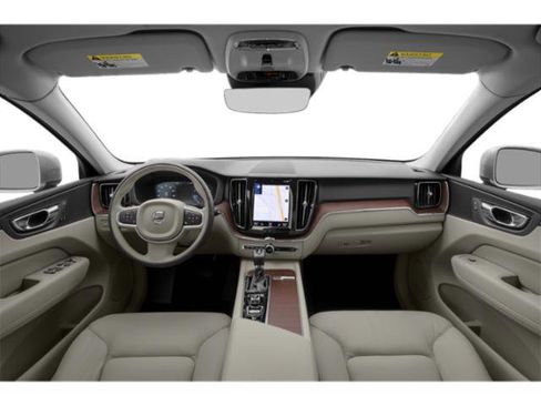 Used 2021 Volvo XC60 T5 Momentum w/ Protection Package image 5