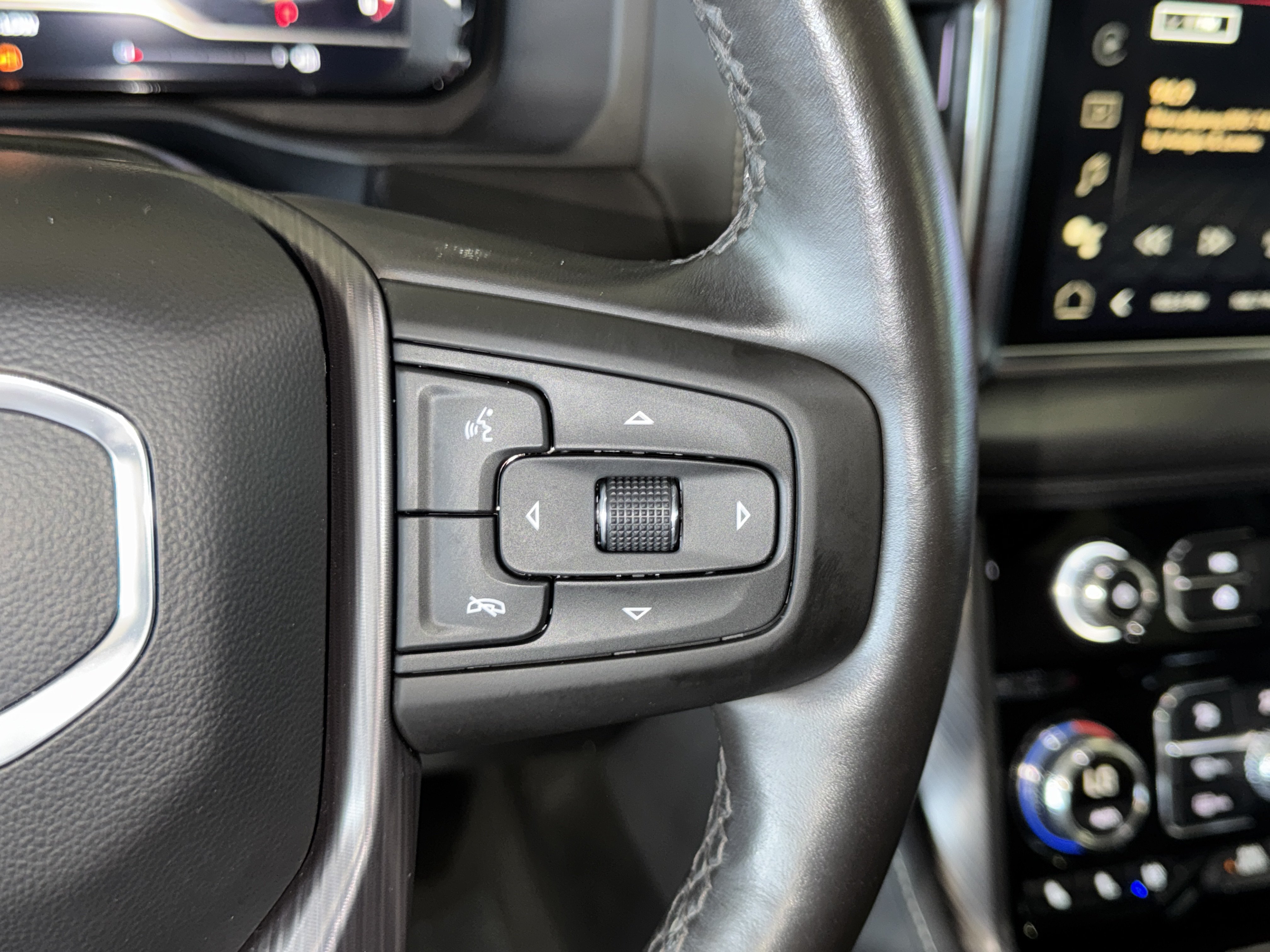 Used 2024 GMC Yukon Denali Ultimate AWD/4WD image 26