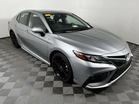 Used 2024 Toyota Camry XSE FWD image 3