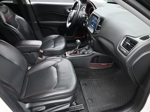 Used 2018 Jeep Compass Trailhawk w/ Leather Interior Group AWD/4WD image 9
