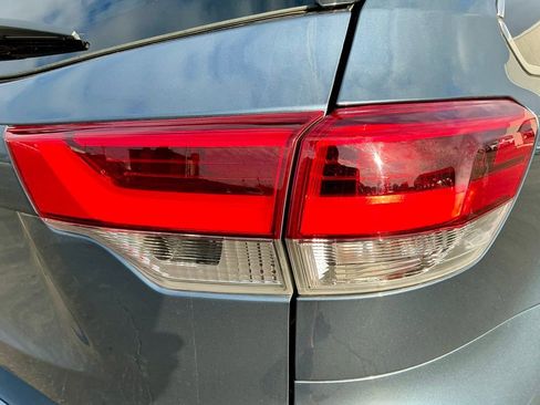 Used 2019 Toyota Highlander LE image 16