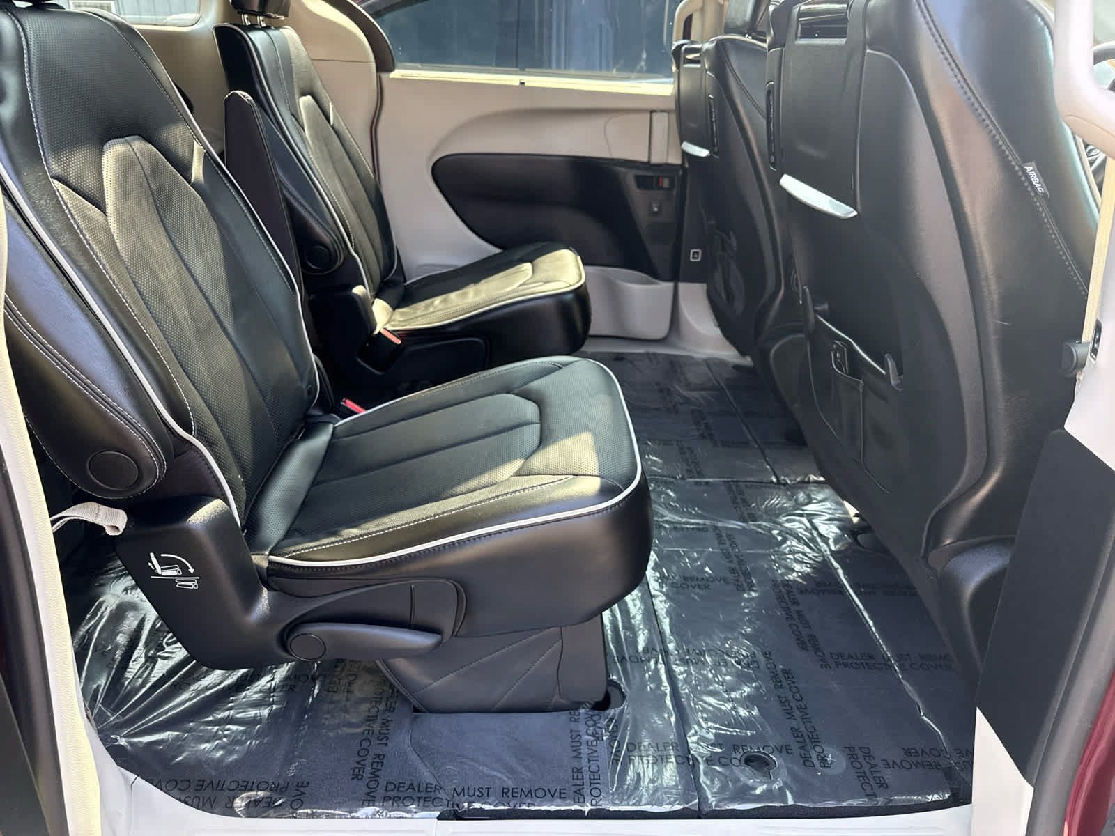 Used 2023 Chrysler Pacifica Limited w/ Uconnect Theater Family Group AWD/4WD image 14