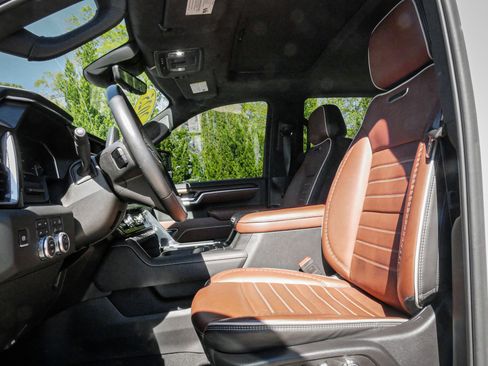 Used 2025 GMC Sierra 2500 Denali Ultimate image 16