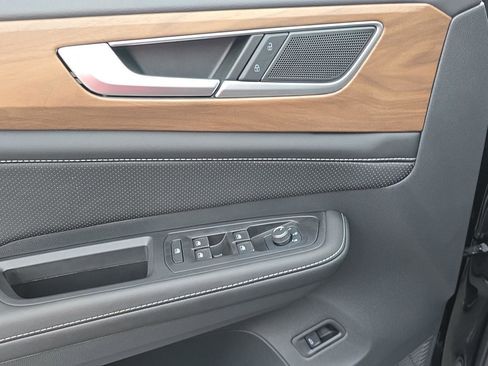 Certified 2025 Volkswagen Atlas SE image 16