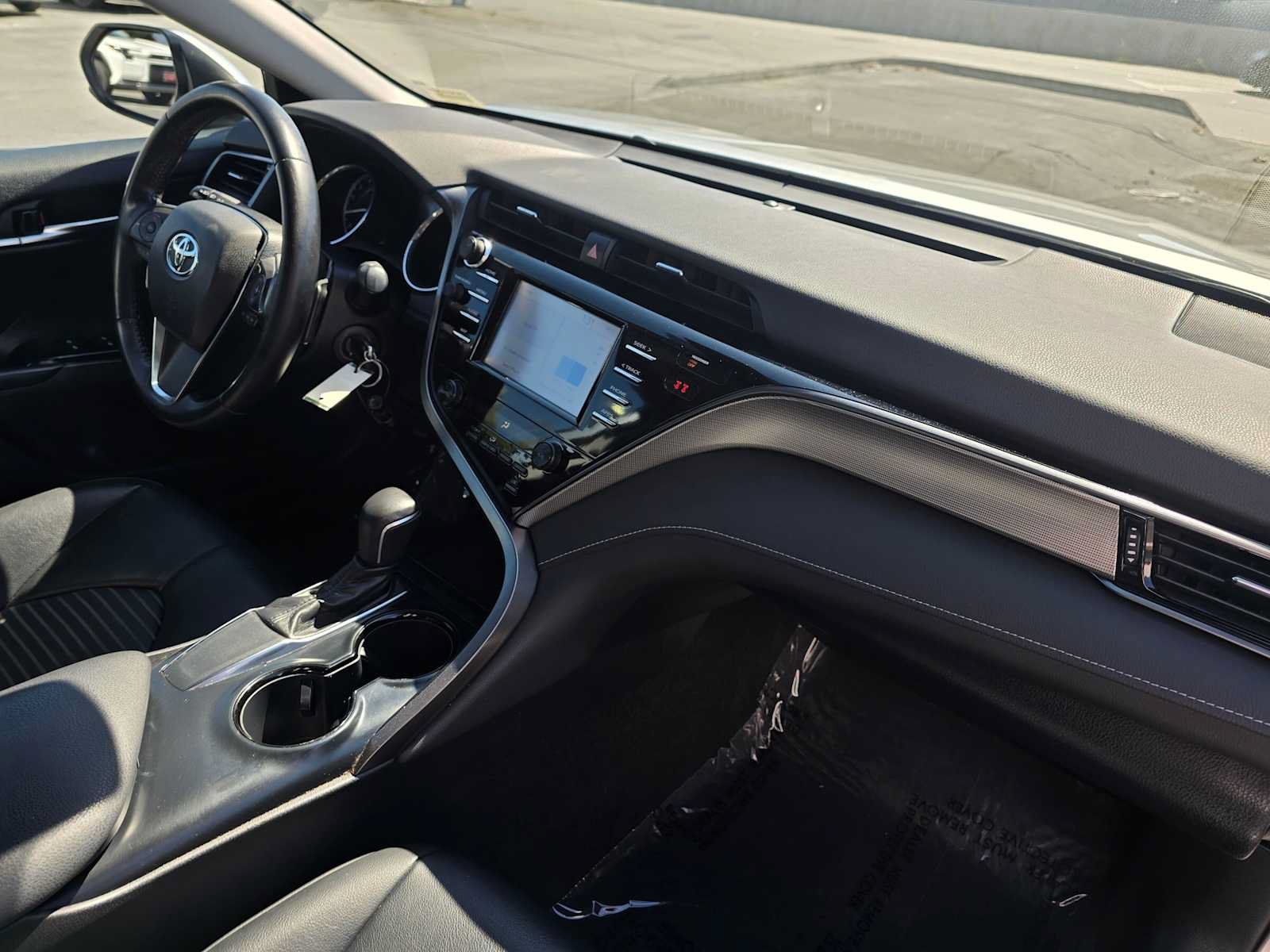 Used 2019 Toyota Camry SE FWD image 11