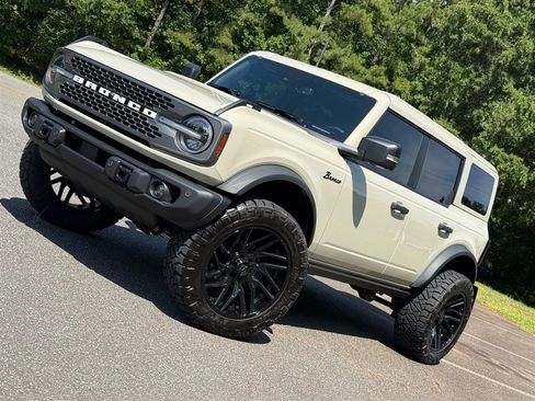 Used 2025 Ford Bronco Badlands AWD/4WD image 4
