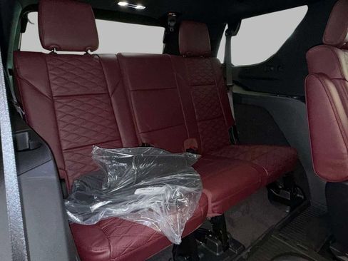 Used 2026 Cadillac Escalade Luxury w/ LPO, Floor Liner Package AWD/4WD image 17