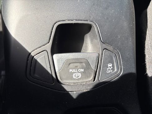 Used 2018 Jeep Renegade Latitude image 17