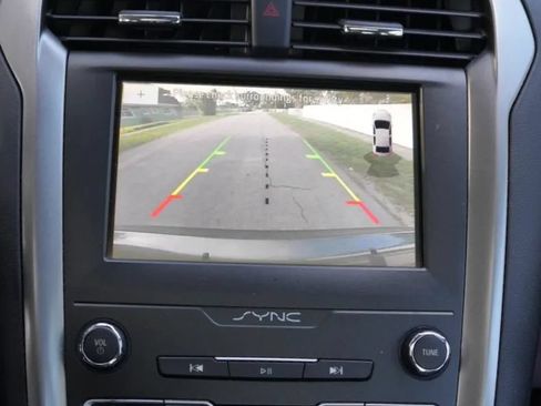 Used 2020 Ford Fusion SE FWD image 11