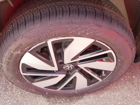 Used 2025 Volkswagen Atlas SE AWD/4WD image 5