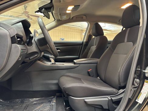 Used 2025 Nissan Sentra SV FWD image 24