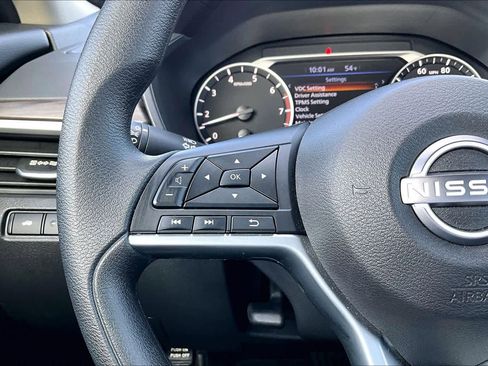 Used 2025 Nissan Altima 2.5 SV image 23