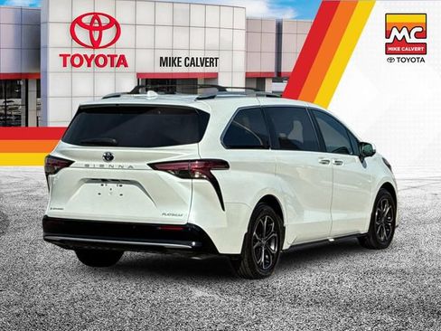Used 2026 Toyota Sienna Platinum AWD/4WD image 5