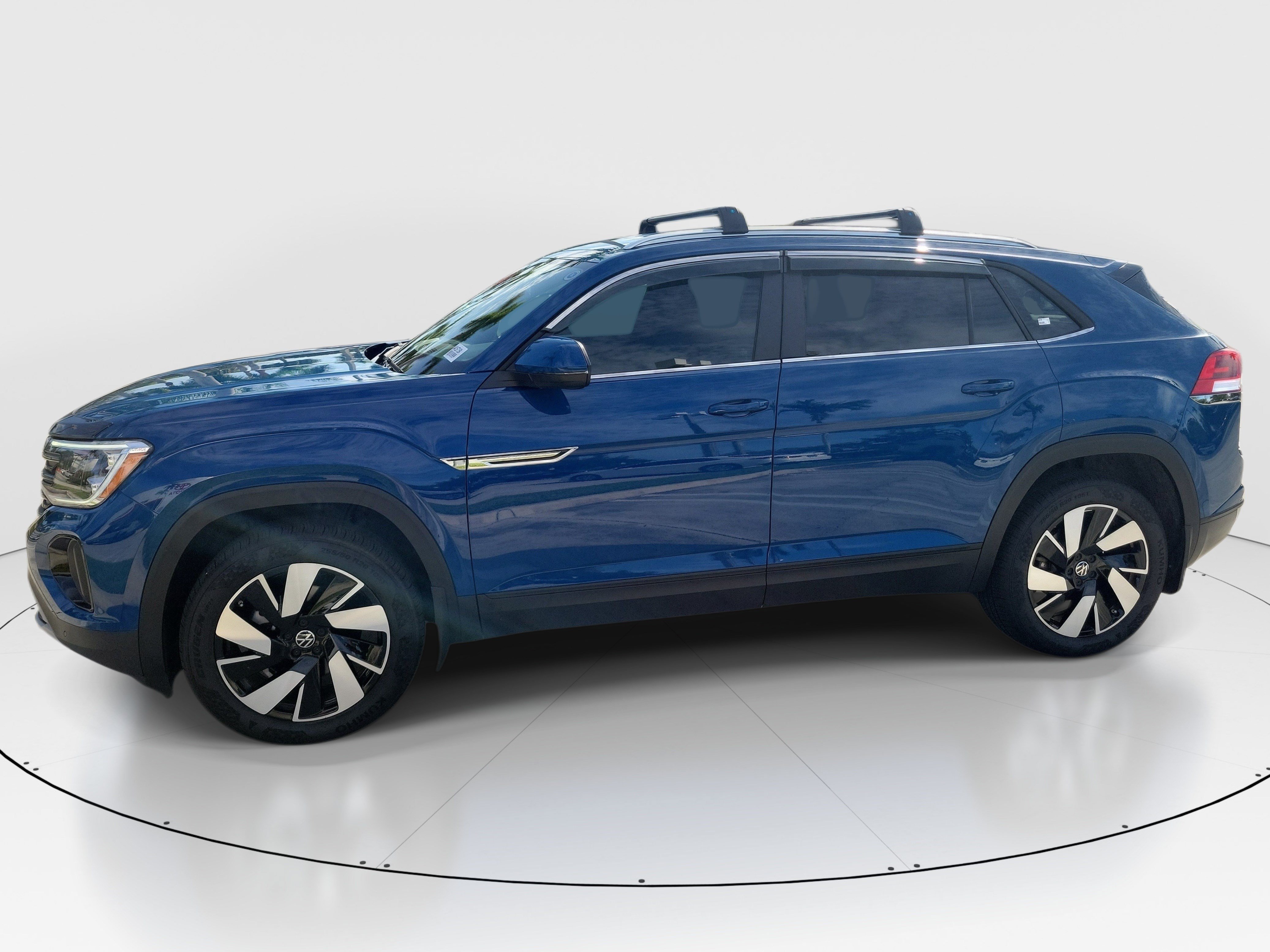 Used 2025 Volkswagen Atlas Cross Sport SE FWD image 4