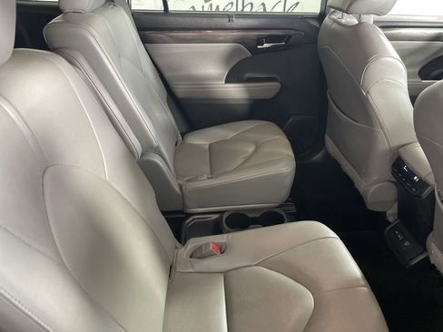 Used 2022 Toyota Highlander Limited image 25