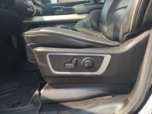 Used 2022 RAM 1500 Laramie AWD/4WD image 12