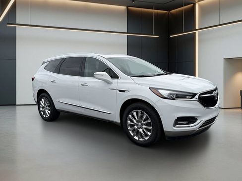 Used 2021 Buick Enclave Essence w/ Sound and Sites Package FWD image 8