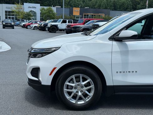 Used 2023 Chevrolet Equinox LT FWD image 11