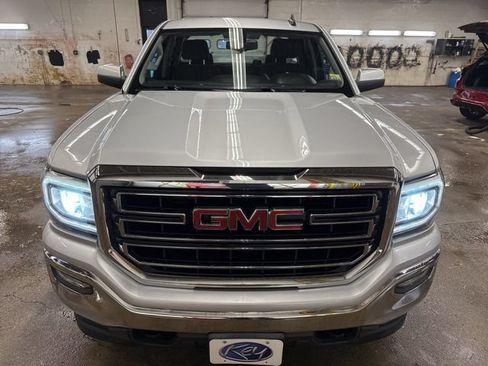 Used 2019 GMC Sierra 1500 SLE w/ SLE Value Package AWD/4WD image 2