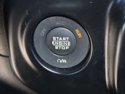 Used 2022 Jeep Wrangler Unlimited Sahara AWD/4WD image 21