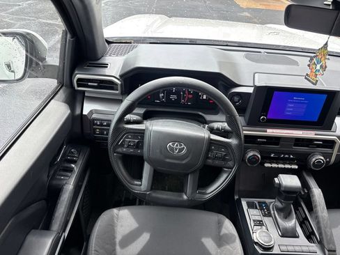 Used 2025 Toyota Tacoma SR5 AWD/4WD image 3