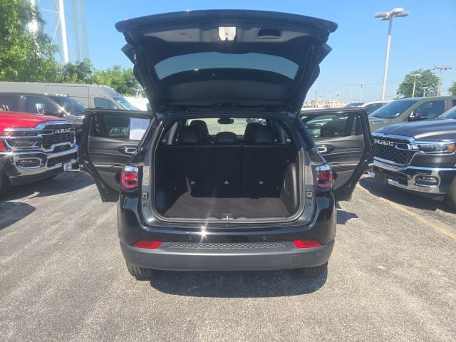 Used 2025 Jeep Compass Limited w/ Sun & Sound Group AWD/4WD image 35
