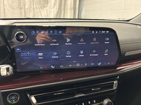 Used 2025 Chevrolet Traverse Z71 w/ Driver Confidence Package image 23