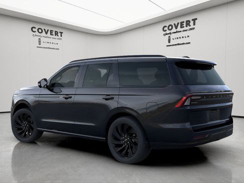 New 2026 Lincoln Navigator Reserve w/ Jet Appearance Package AWD/4WD image 3