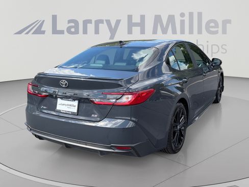 Used 2025 Toyota Camry SE FWD image 5