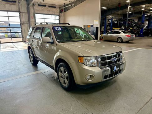 Used 2011 Ford Escape Limited w/ 302A Rapid Spec Order Code AWD/4WD image 4