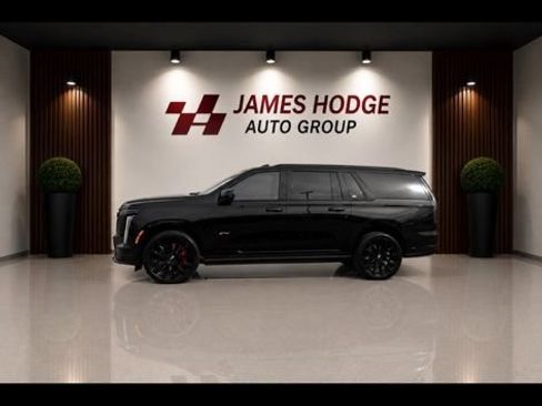 Used 2026 Cadillac Escalade ESV V w/ LPO, ONYX Package AWD/4WD image 4