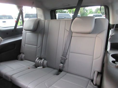 Used 2018 Chevrolet Suburban LT RWD image 23