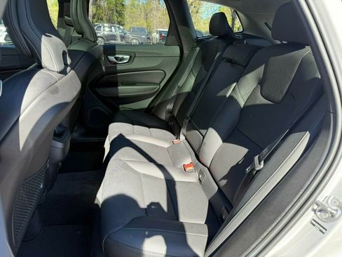 Used 2025 Volvo XC60 B5 Plus image 9