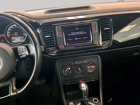 Used 2018 Volkswagen Beetle 2.0T S w/ Style & Comfort Package For S FWD image 6