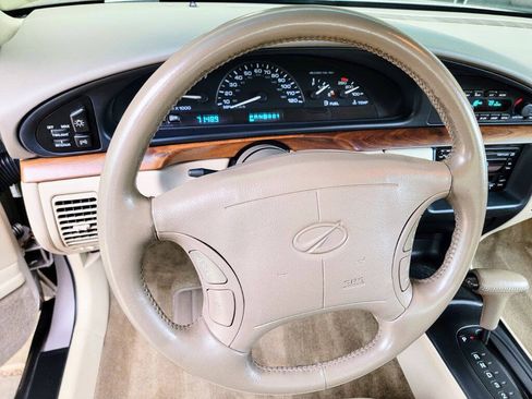 Used 1997 Oldsmobile 88 LSS FWD image 31