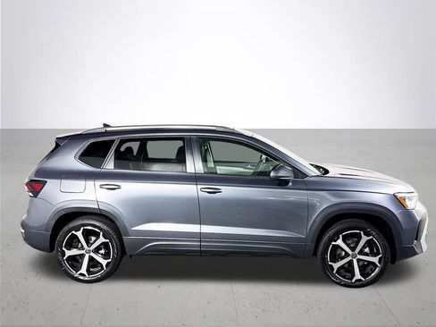 New 2025 Volkswagen Taos SEL image 5