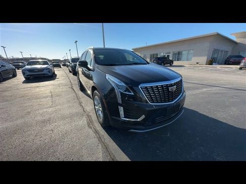 Used 2022 Cadillac XT5 Premium Luxury image 2